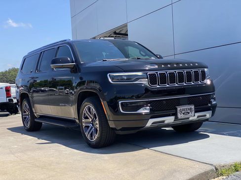 Used 2024 Jeep Wagoneer L Series II w/ Flexible Seating Group AWD/4WD image 1