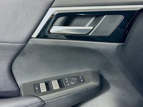 Used 2023 Mitsubishi Outlander SE image 18