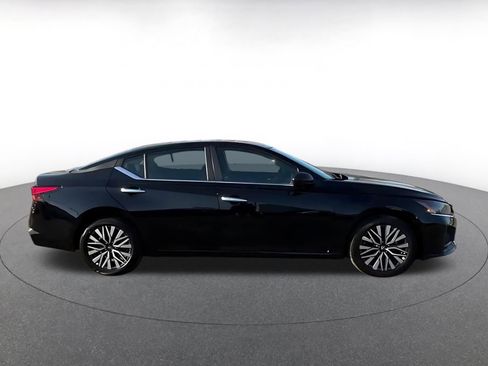 Used 2025 Nissan Altima 2.5 SV FWD image 15