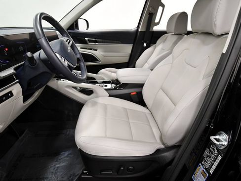 Certified 2025 Kia Telluride EX w/ EX Captain's Chair Package AWD/4WD image 14