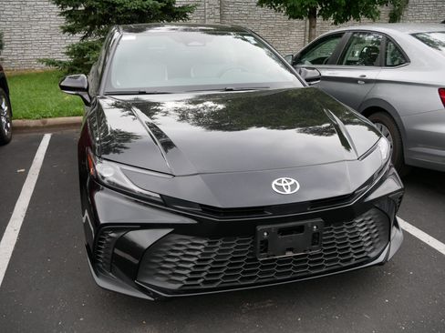 Used 2025 Toyota Camry SE w/ Multimedia Upgrade Package FWD image 3