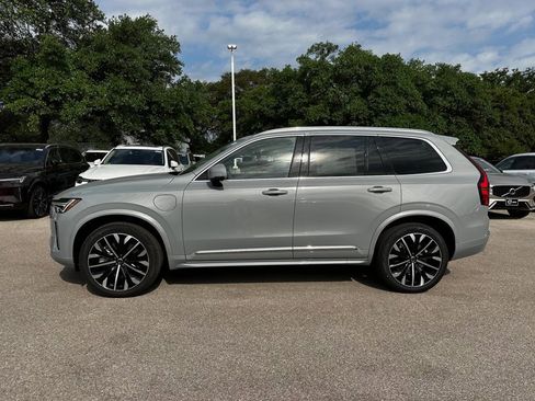 Certified 2025 Volvo XC90 T8 Core w/ Climate Package image 3