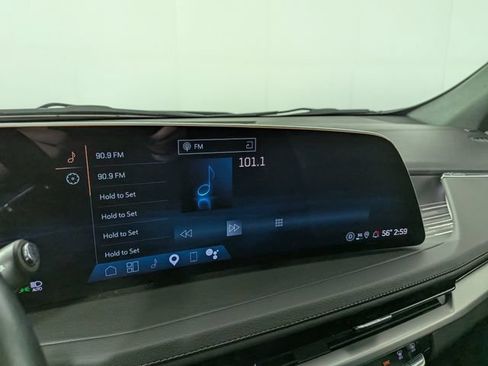 Used 2025 Cadillac XT4 Premium Luxury FWD image 19