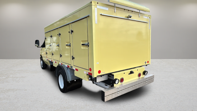 Used 2022 Ford E-450 and Econoline 450 Super Duty RWD image 40