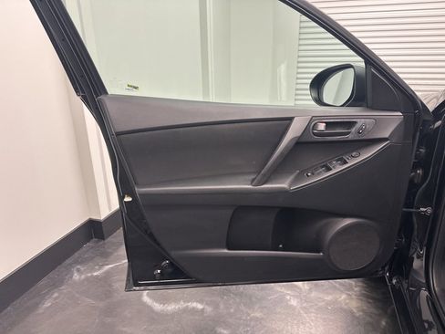 Used 2011 MAZDA MAZDA3 i Sport image 15