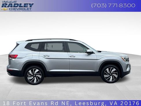 Used 2025 Volkswagen Atlas SE AWD/4WD image 7