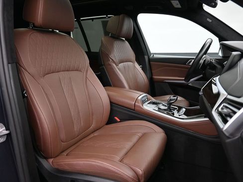 Used 2021 BMW X5 M50i image 28