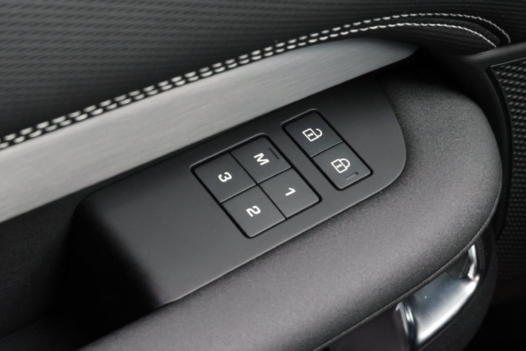 New 2026 Land Rover Discovery Dynamic SE AWD/4WD image 15