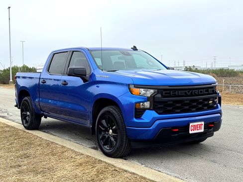 Used 2023 Chevrolet Silverado 1500 Custom image 4