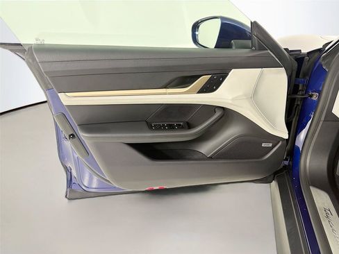 Certified 2022 Porsche Taycan 4S AWD/4WD image 6