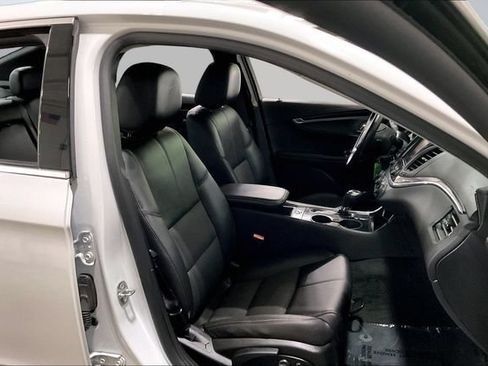 Used 2016 Chevrolet Impala LT w/ Convenience Package FWD image 7