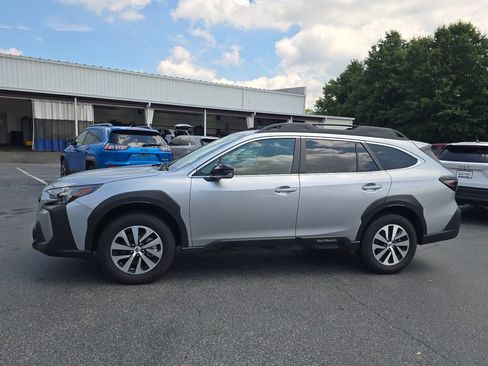 Used 2025 Subaru Outback Premium AWD/4WD image 6