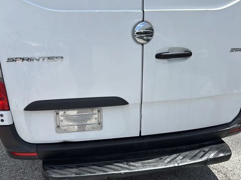 Used 2021 Freightliner Sprinter 2500 RWD image 38