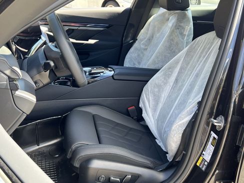 Used 2024 BMW i5 eDrive40i w/ M Sport Package RWD image 10