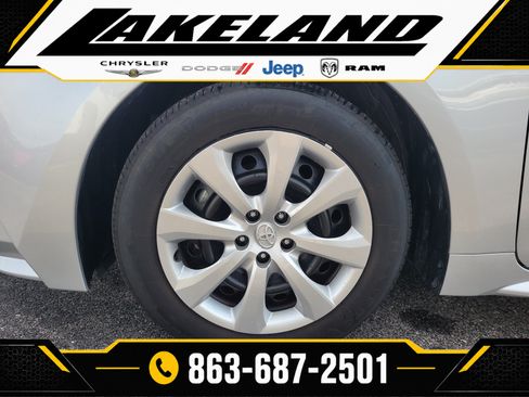 Used 2025 Toyota Corolla LE FWD image 9