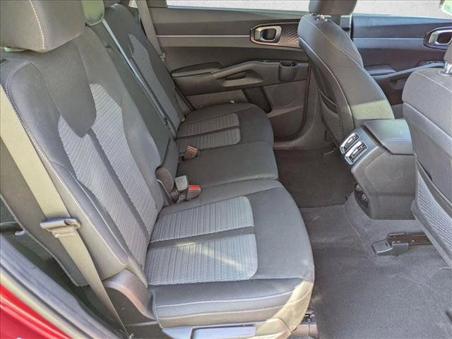 Used 2023 Kia Sorento LX AWD/4WD image 19
