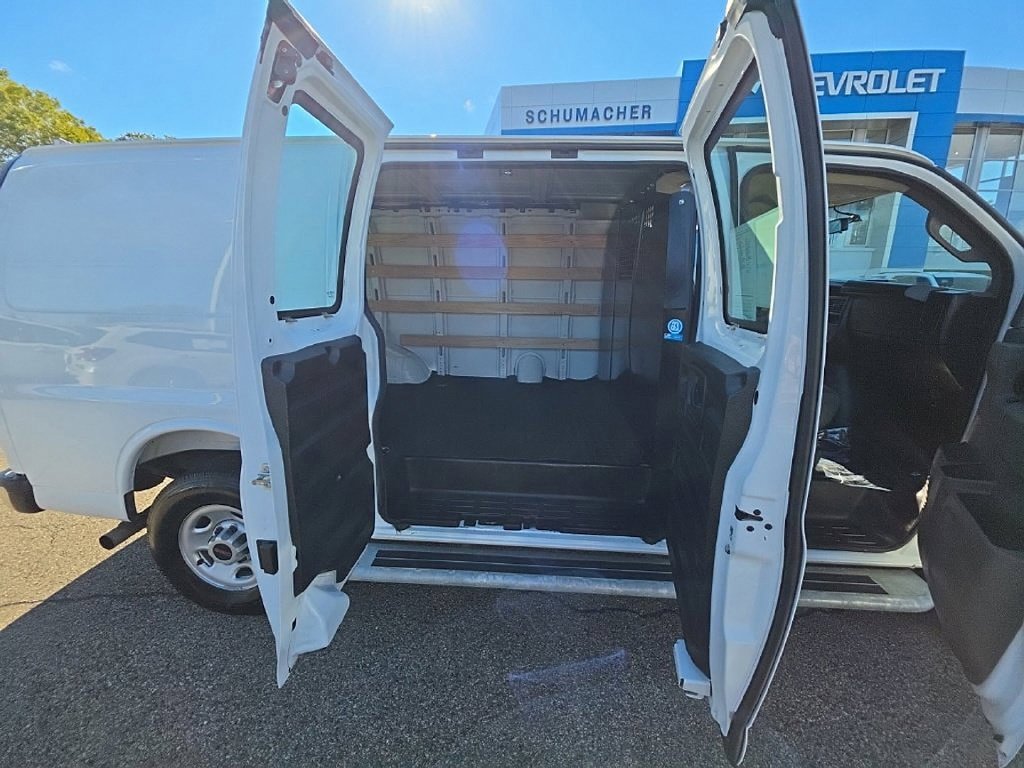 Used 2025 GMC Savana 2500 w/ Driver Convenience Package RWD image 22