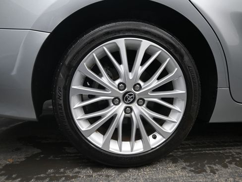 Used 2019 Toyota Camry XLE image 9