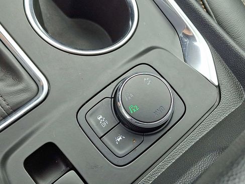 Used 2020 Chevrolet Traverse LT w/ LT Premium Package image 23