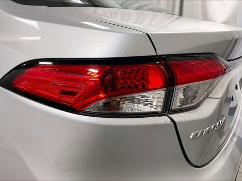 Used 2025 Toyota Corolla LE image 33