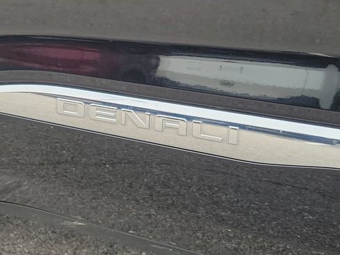 Used 2019 GMC Acadia Denali w/ Technology Package FWD image 6
