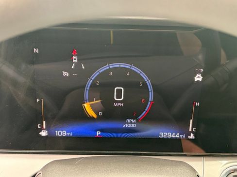 Used 2025 Chevrolet Trax LT FWD image 38