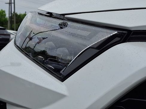 Used 2023 Toyota RAV4 XSE AWD/4WD image 9