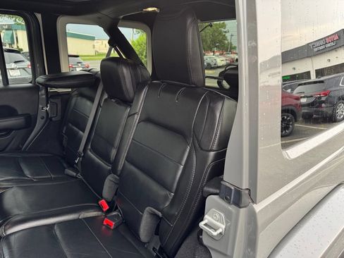 Used 2021 Jeep Wrangler Unlimited Sahara AWD/4WD image 15
