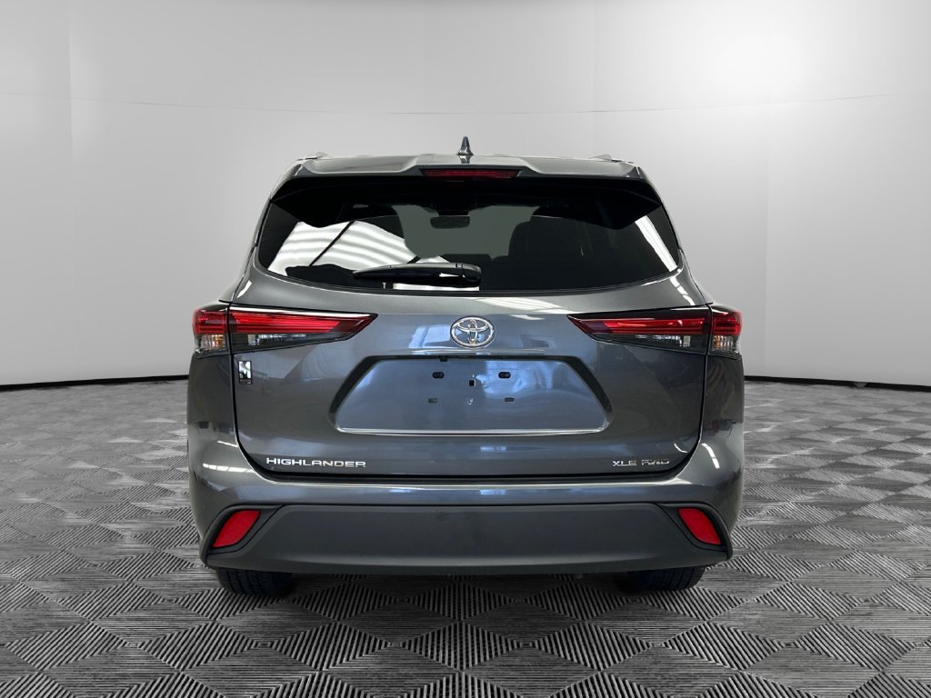 Used 2025 Toyota Highlander XLE AWD/4WD image 5