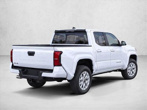 Used 2025 Toyota Tacoma SR5 AWD/4WD image 7