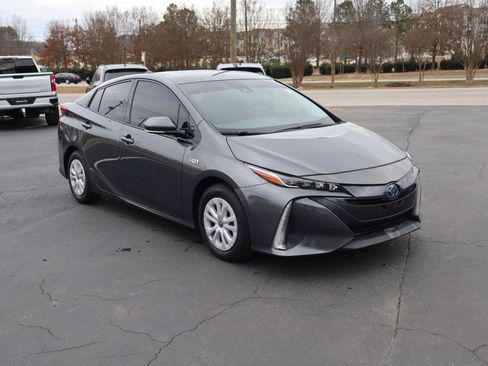 Used 2020 Toyota Prius Prime XLE image 12