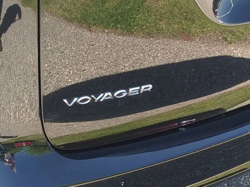 Used 2022 Chrysler Voyager LX FWD image 13