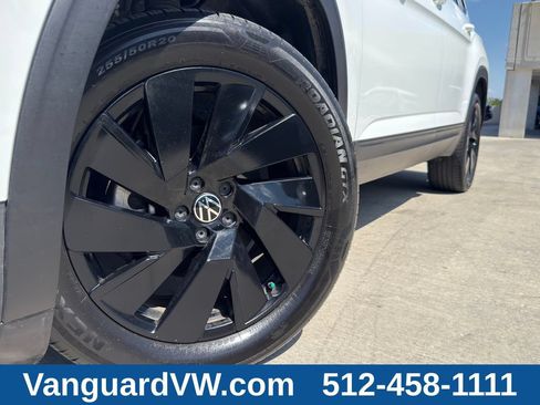 Used 2024 Volkswagen Atlas SE w/ Black Wheel Package FWD image 4