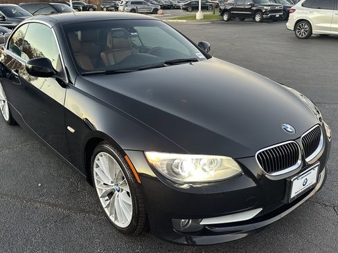 Used 2011 BMW 335i Convertible image 2