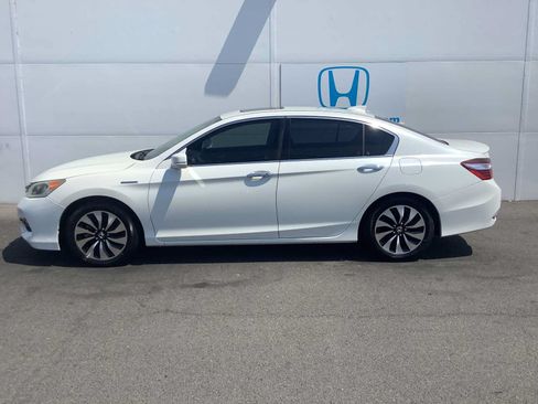 Used 2017 Honda Accord EX-L image 2