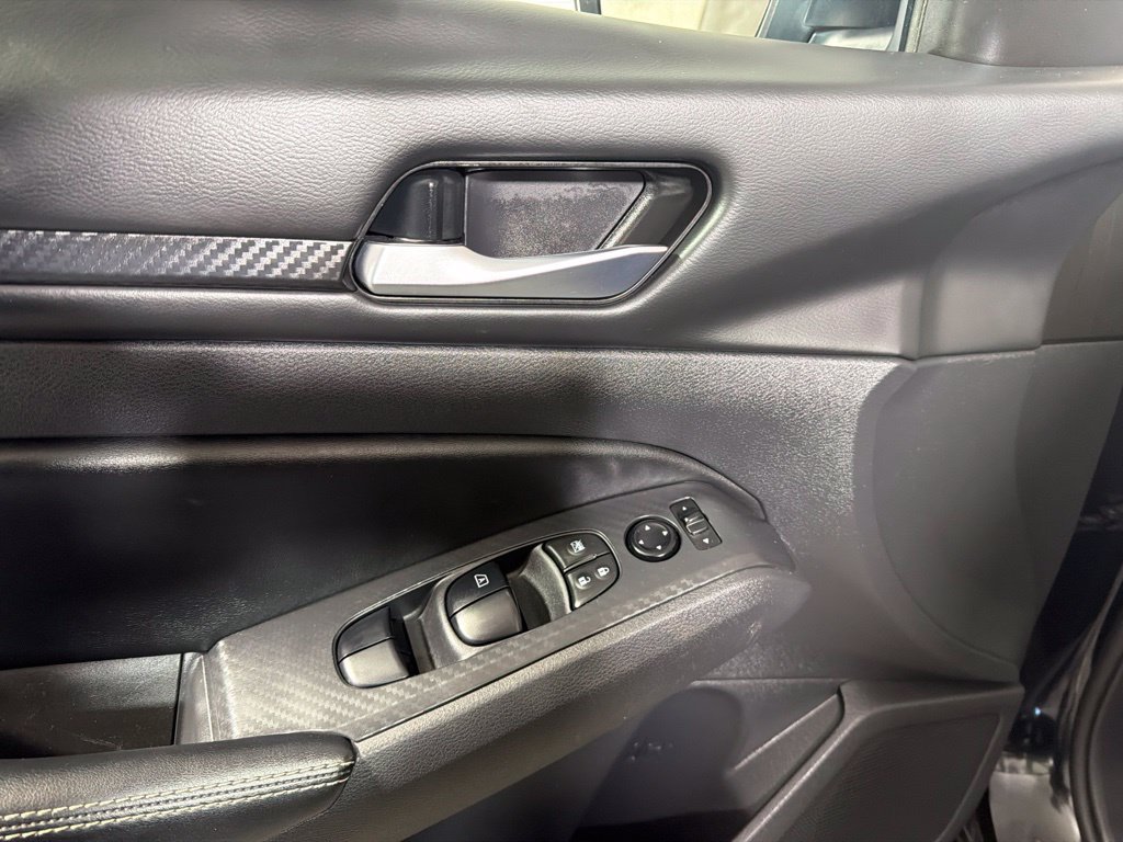 Used 2024 Nissan Altima 2.5 SV FWD image 9