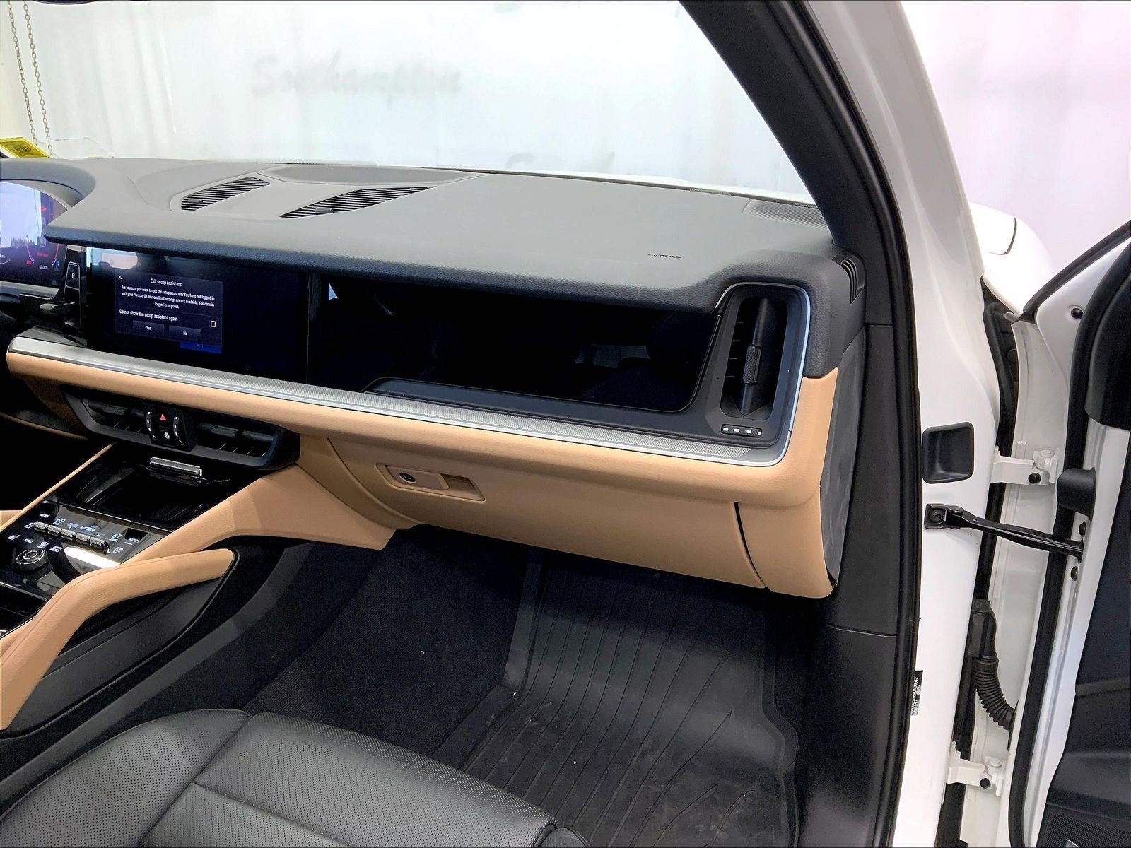 Certified 2024 Porsche Cayenne AWD/4WD image 22