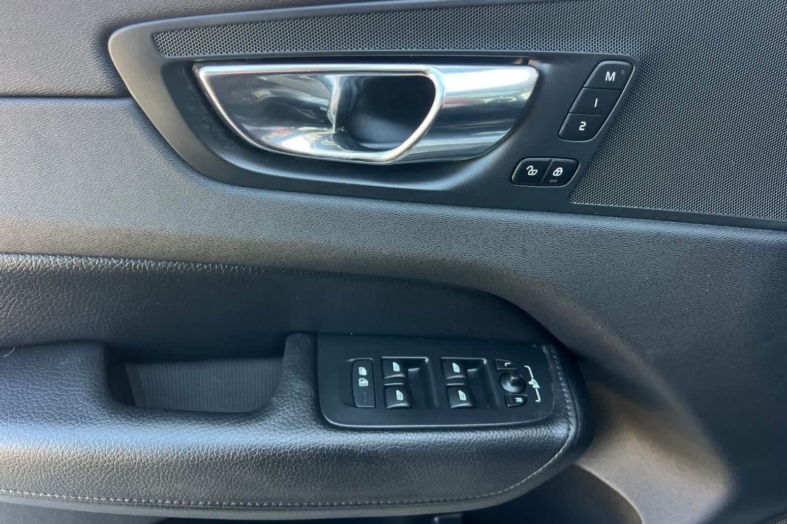 Used 2018 Volvo XC60 T6 Inscription w/ Convenience Package AWD/4WD image 15