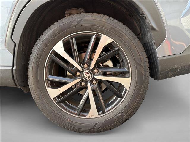 Used 2024 Toyota Corolla Cross AWD Hybrid w/ Convenience Package image 9