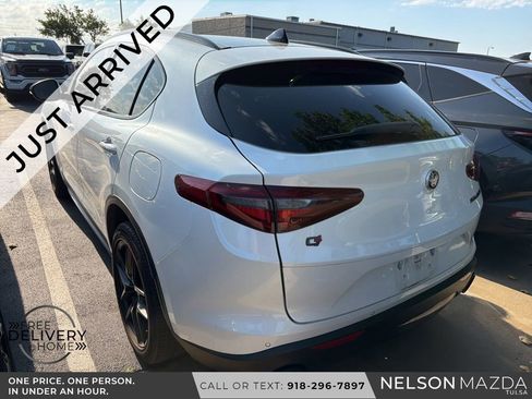 Used 2019 Alfa Romeo Stelvio Ti Sport w/ Quick Order Package 22S Sport AWD/4WD image 4