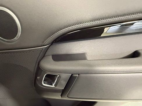 Certified 2025 Land Rover Discovery S image 27