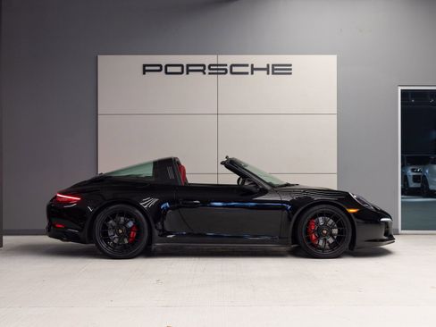 Certified 2019 Porsche 911 Targa 4 GTS AWD/4WD image 10