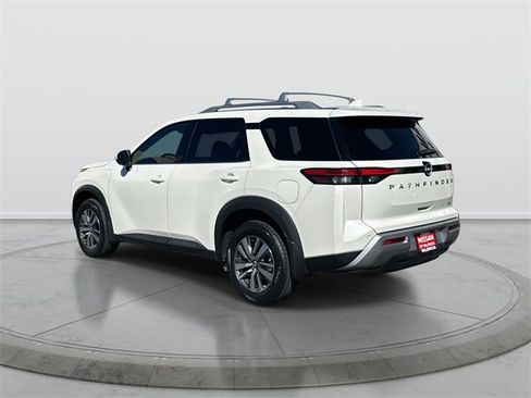 Certified 2024 Nissan Pathfinder SL image 5