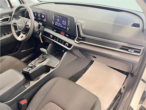 Used 2024 Kia Sportage LX image 9