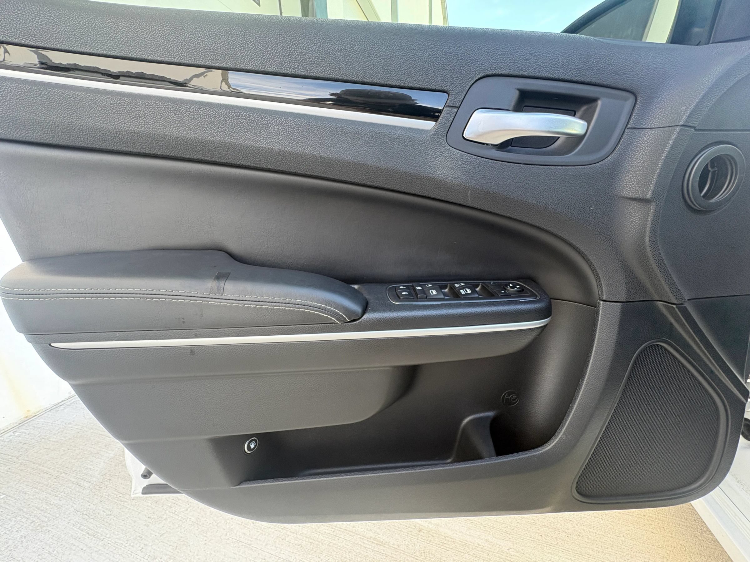 Used 2019 Chrysler 300 S RWD image 23