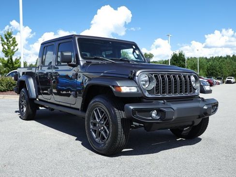 Used 2025 Jeep Gladiator Sport AWD/4WD image 3