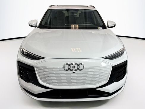 Used 2025 Audi Q6 e-tron Premium Plus w/ Premium Plus image 2