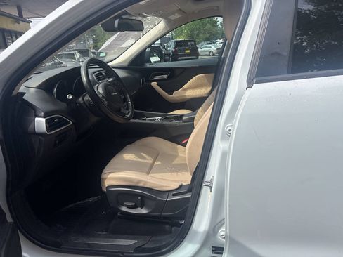 Used 2017 Jaguar F-PACE Premium AWD/4WD image 9