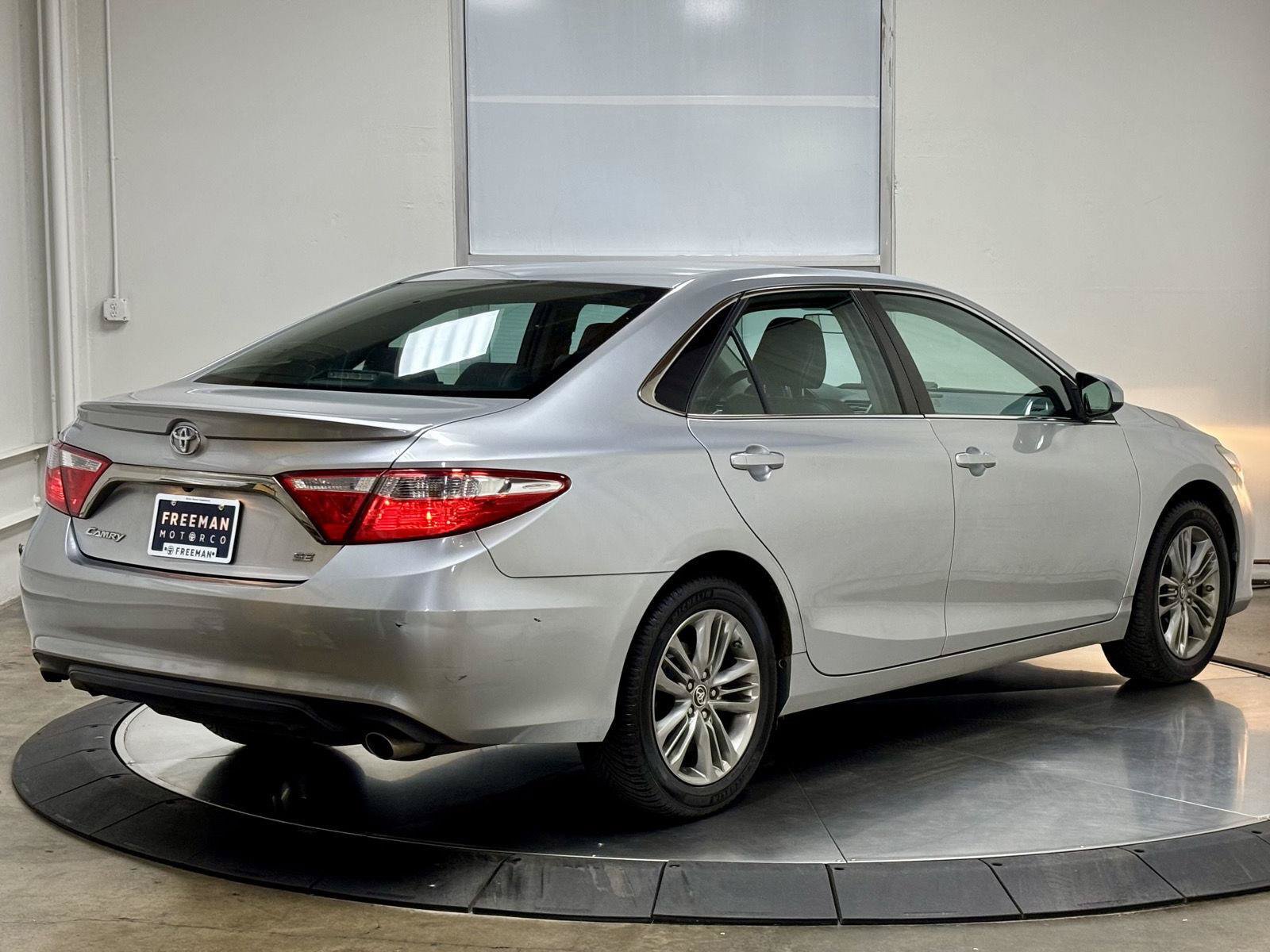 Used 2015 Toyota Camry SE FWD image 9