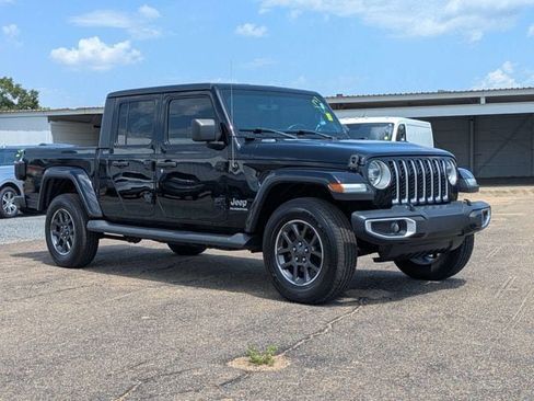 Used 2020 Jeep Gladiator Overland AWD/4WD image 2